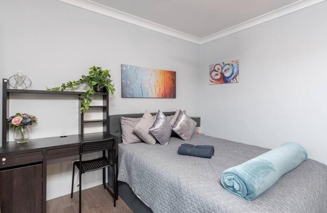 Cozy Double Room - Central Spot - Shared Bathroom