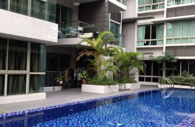 Cozy Downtown Condo Unit -near MRT