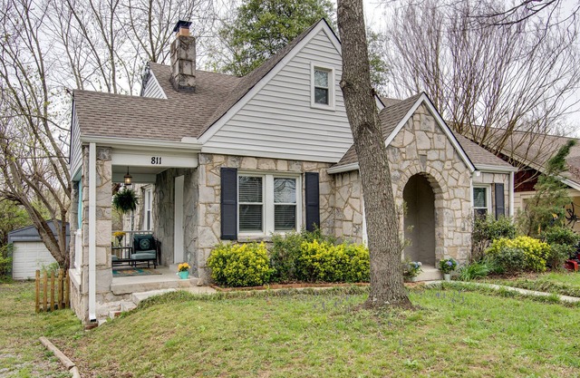 Cozy East Nashville Cottage: Walk To Restaurants, Local Hangs, 4 Mi to Downtown