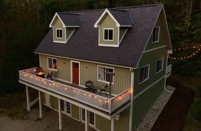 Cozy Fall Retreat with Firepits! Near Tunnel of Trees, 30 Mins to Mackinac Ferry