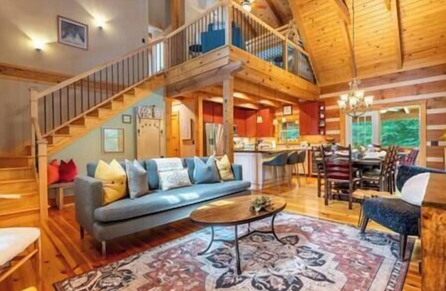 Cozy Family Cabin Retreat with hot tub. Nestled in the Appalachian Mountains