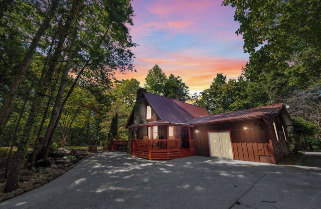 Cozy Family Cabin in charming Smoky Mountain- Pets allowed