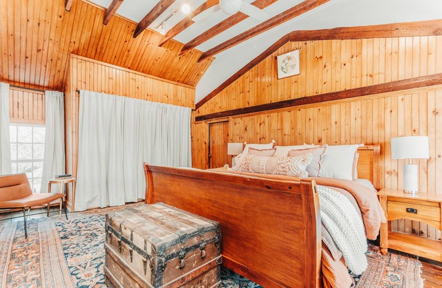 Cozy family friendly private apartment farm stay