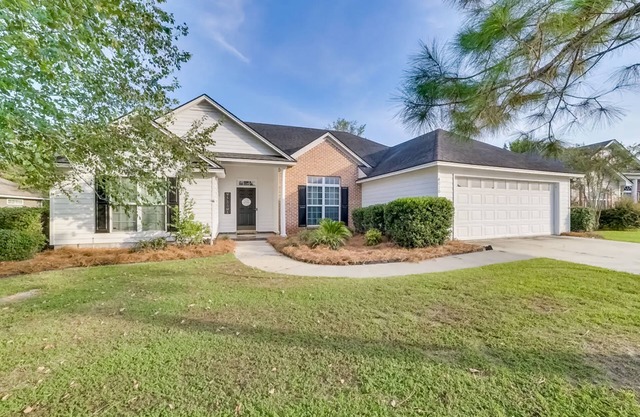 Cozy Family Home with Spacious Backyard, Screened Patio, and Jetted Tub
