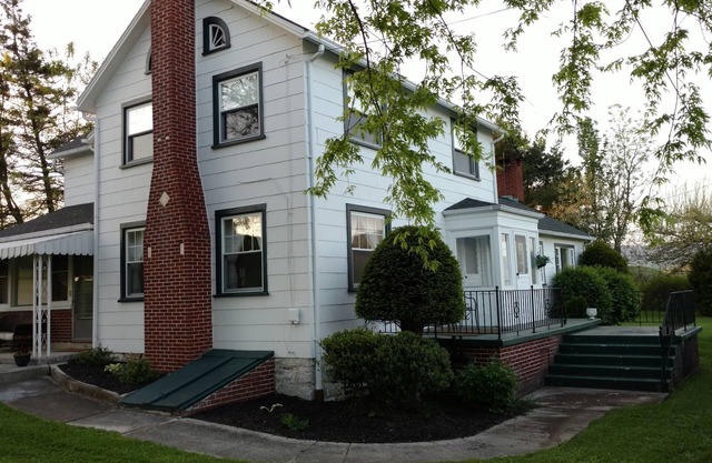 Cozy Farmette Easy Access Bedford PA