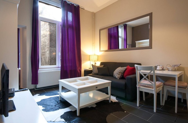 Cozy Flat 2A .......