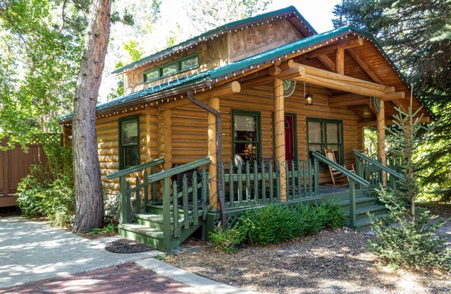 Cozy Forest Cottage