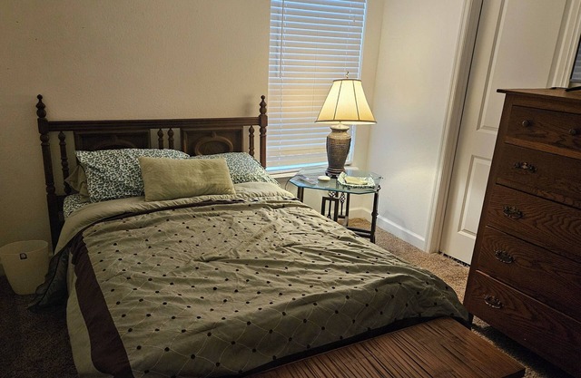 Cozy Furnished bedroom located in Orange City with WiFi, AC