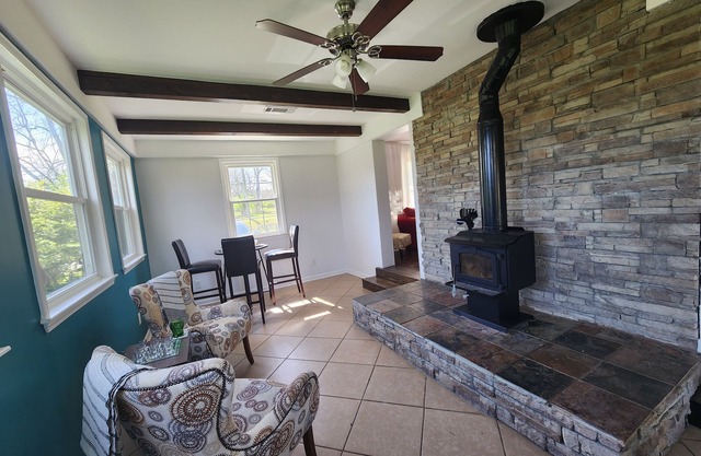 Cozy Getaway- 20 min to Downtown Nashville