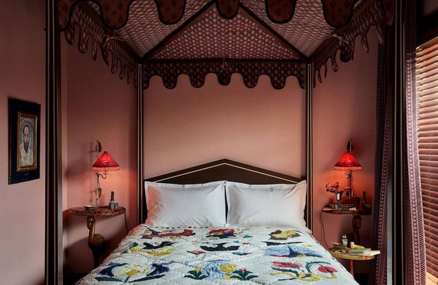 Cozy Gothic Décor Room w/Canopy Bed Perfect for Couples in Baltimore