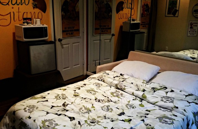 Cozy guest room in fabulous Virginia Highland!