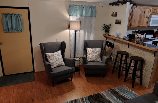 Cozy Hideaway, Country Living Rentals Tanyard, LLC