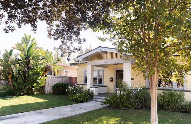 Cozy Historic Craftsman Bungalow | 1 mile to Disney | Sleeps 9 | Watch Disney Fireworks in Backyard