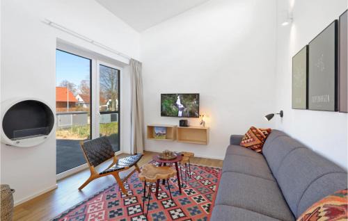 Cozy Home In Lembruchdümmer See