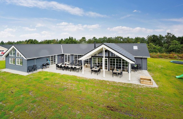 Cozy home in Nørre Nebel with sauna