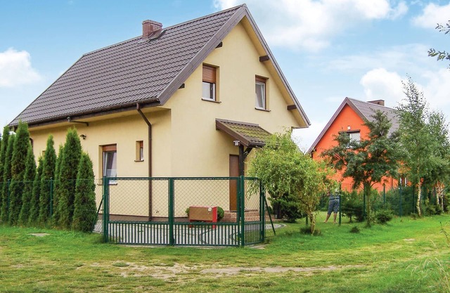 Cozy home in Nowecin with kitchen