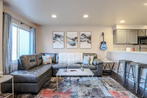 Cozy Home Near Tennyson W Yard & 65 Tv