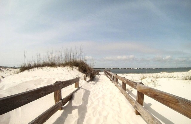 Cozy home on 2 bays, minutes to white sand beaches, shops & great reataurants!