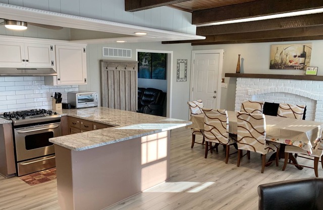 Cozy Home on Acreage, Super Location!! Sleeps 6! Approved rental NSD-STR-00170