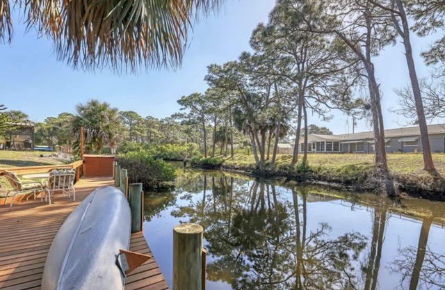 Cozy home on the canal to gulf