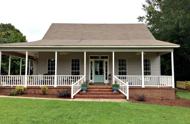 Cozy Home W/Privacy, Yet Minutes From All The Action