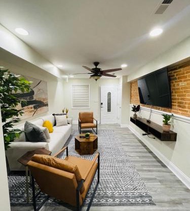 Cozy home with rooftop deck-downtown baltimore