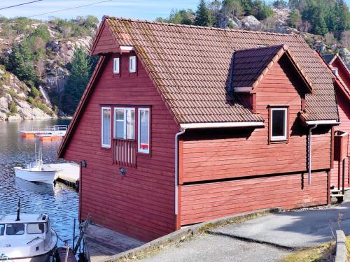 cozy house with boat dock, sauna - FJORDTID