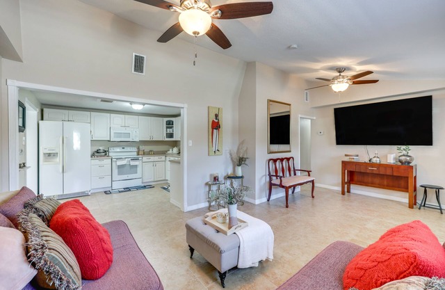 Cozy Jacksonville Home ~ 12 Mi to Downtown!