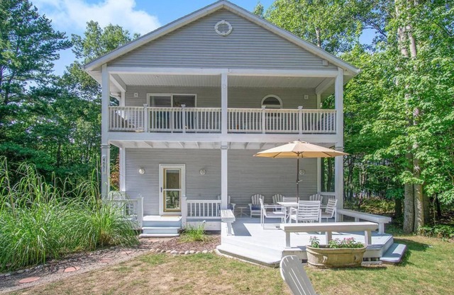 Cozy Lake Michigan vacation house between Pentwater and Silver Lake!