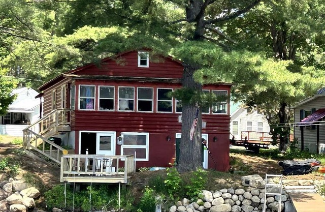 Cozy Lakefront Cabin Perfect for a Family Getaway in Wells, NY