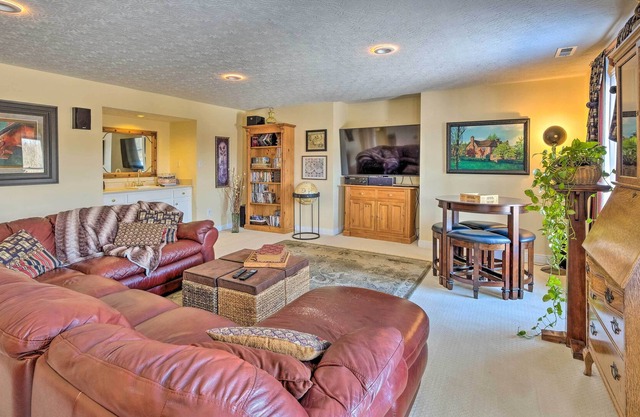 Cozy Louisville Apt w/ Patio, Fire Pit & Game Room