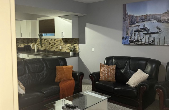 Cozy Luxury Home Edmontom