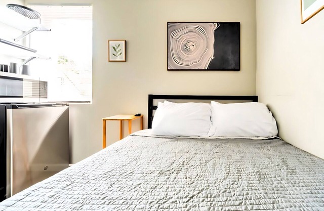 Cozy Micro Suites: Sleeps 2, Minutes to Downtown