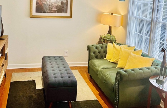 Cozy Midtown Garden Level Apartment |Piedmont Park