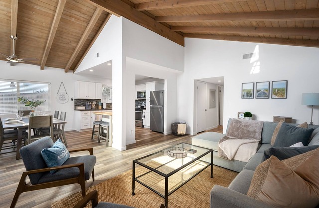 Cozy Modern Beach Home in Oxnard Shores