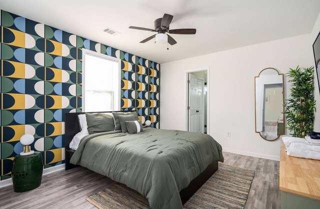 Cozy Modern Retreat Near Mercedes Benz Stadium
