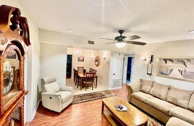 Cozy Modest Home near Universal Studios/VolcanoBay