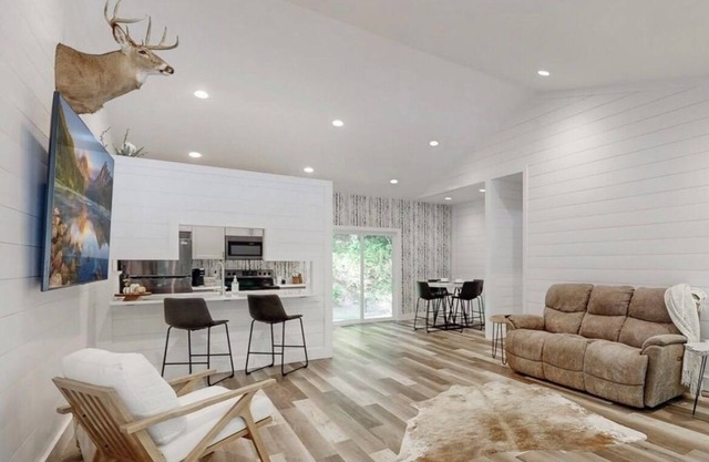 Cozy Mountain Hideaway, Next to Hiking Trails & Waterfalls!
