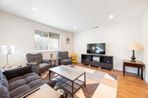Cozy Nest Across the street from UC Davis Sacramento