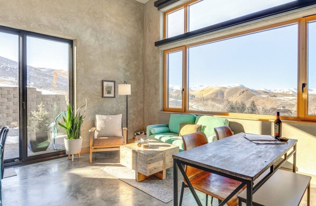 Cozy new eco studio + loft in fantastic Hailey with WiFi, AC, Amazing views!