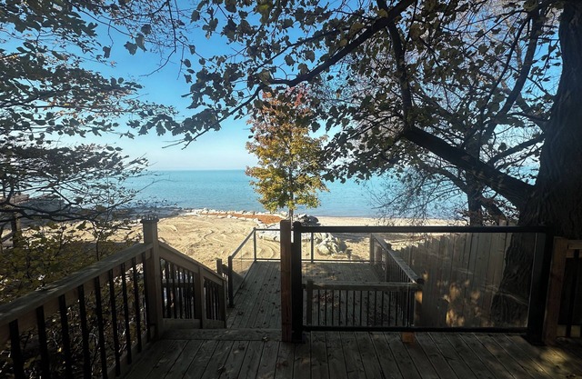 Cozy new RV steps from beautiful Lake Huron