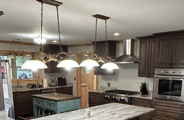 Cozy newly renovated rustic home-8 min from Ole Miss and half mile from Lake