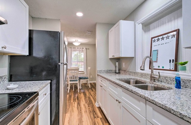Cozy Ocala Home w/Porch < 1 Mi to Downtown!