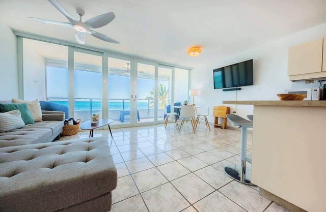 Cozy OCEAN-FRONT 2BR/2Bath on Luquillo Beach w/PK