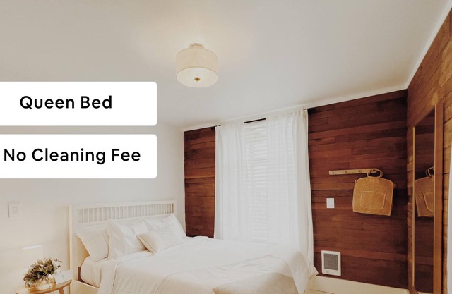Cozy One Bedroom Farmhouse | 10 min to Everett