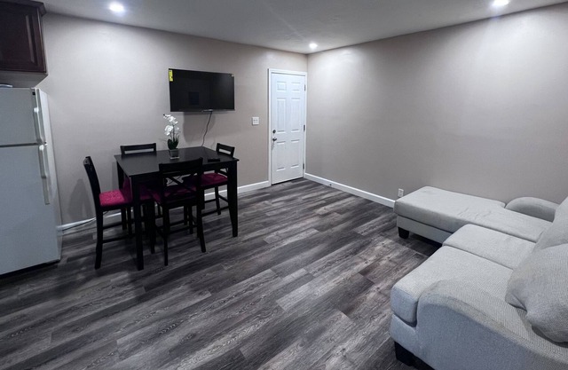 Cozy private apartment nestled near the Mormon-Temple near Oakland Hills
