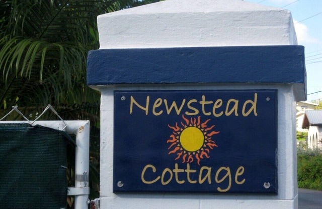 Cozy Private Cottage in Fabulous Accra/Rockley Beach Location!