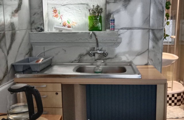 Cozy Private En Suite Studio