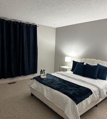 Cozy private room in Edmonton