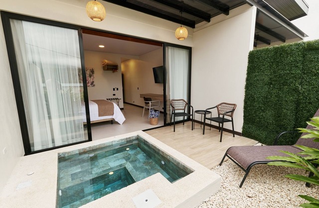 Cozy private studio with jacuzzi, kitchen, best location, volcano view